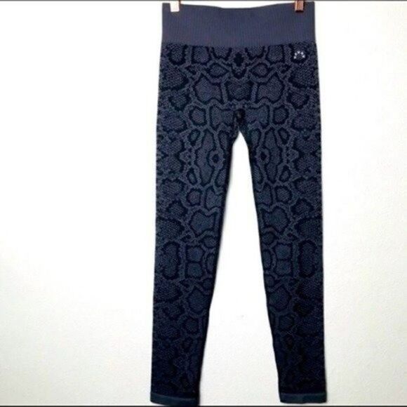 Varley gray snakeskin pattern leggings Small BoxF full length - Picture 5 of 6